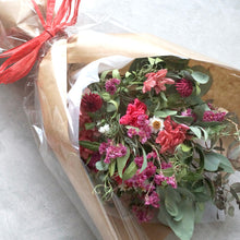 画像をギャラリービューアに読み込む, 【レッドカラー】スターチスと紫陽花のブーケ ドライフラワー 長さ30cm