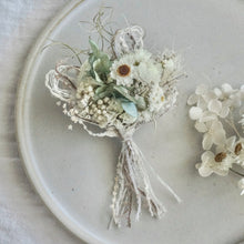 画像をギャラリービューアに読み込む, コサージュ 白い小花