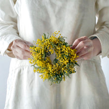 画像をギャラリービューアに読み込む, ミモザのリースSサイズ 直径15cm