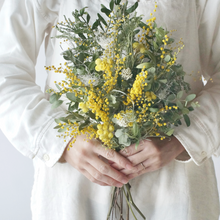 画像をギャラリービューアに読み込む, ミモザとフレッシュグリーンのスワッグ 40cm