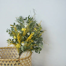 画像をギャラリービューアに読み込む, ミモザとフレッシュグリーンのスワッグ 40cm