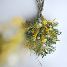画像をギャラリービューアに読み込む, ミモザとフレッシュグリーンのスワッグ 40cm