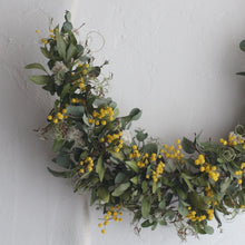 画像をギャラリービューアに読み込む, ミモザとフレッシュグリーンの半月リース
