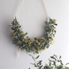 画像をギャラリービューアに読み込む, ミモザとフレッシュグリーンの半月リース