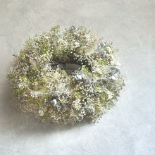 画像をギャラリービューアに読み込む, 夏の星空リース 直径23cm｜Smoke Tree and baby&#39;s breath（スモークツリーとかすみ草）

