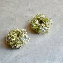 画像をギャラリービューアに読み込む, 夏の星空 ミニリース 直径11cm｜Smoke Tree and baby&#39;s breath（スモークツリーとかすみ草）
