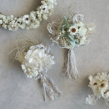 画像をギャラリービューアに読み込む, コサージュ 白い小花
