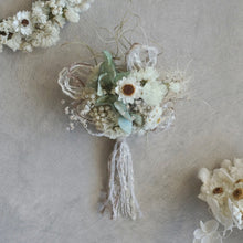 画像をギャラリービューアに読み込む, コサージュ 白い小花
